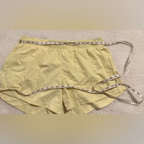 Athletic Women’s Yellow Short with Pockets size X-Large (16-18)  has Inner Brief - Picture 2 of 5